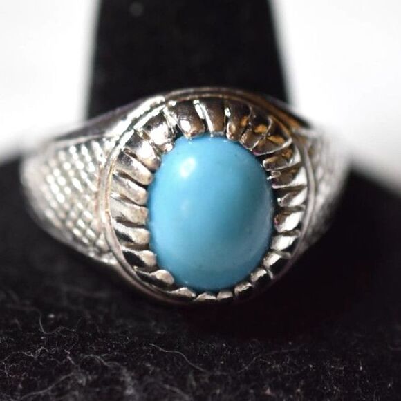 NWOT Western Soft Blue Oval Stone Etched Silver Tone Metal Alloy Size 13.5 Ring - Picture 1 of 4
